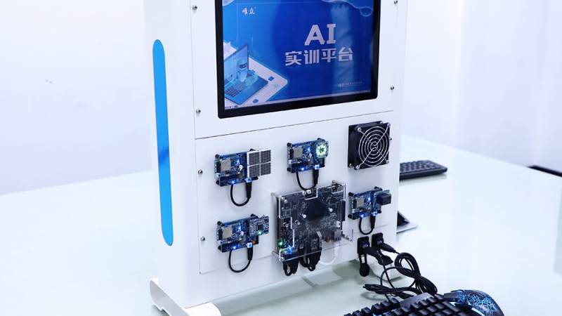 球速体育精选热点 AI PC 与边缘算力配图